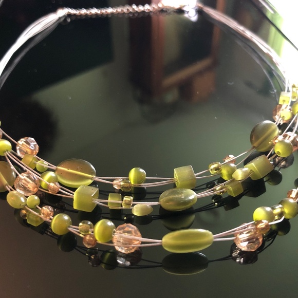 3/$32 Y2K Layered Olive Green Acrylic Beaded Silvertone Memory Wire Bib Necklace - Picture 4 of 9